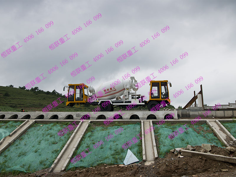 雙頭攪拌車(chē)在高鐵鐵路施工